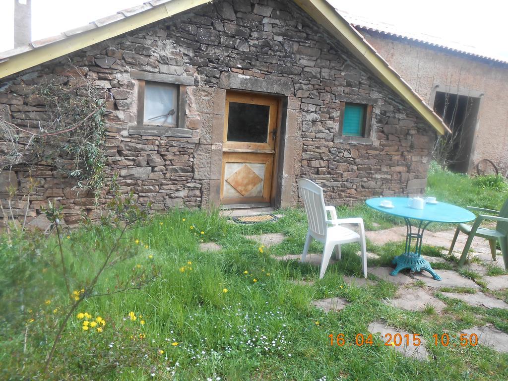 Gite Des Monts Saint-Izaire Εξωτερικό φωτογραφία