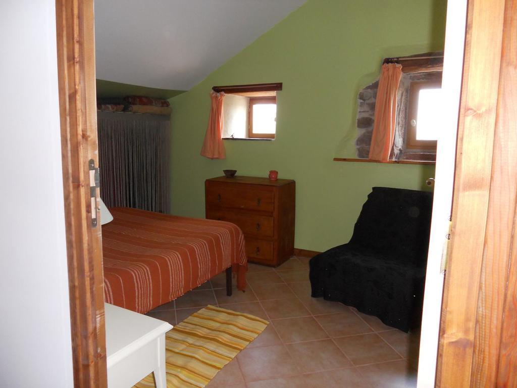 Gite Des Monts Saint-Izaire Δωμάτιο φωτογραφία